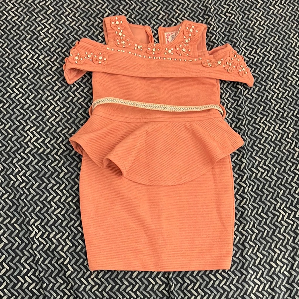 Baby girl dress fits to 12 to 18 months. Cute style